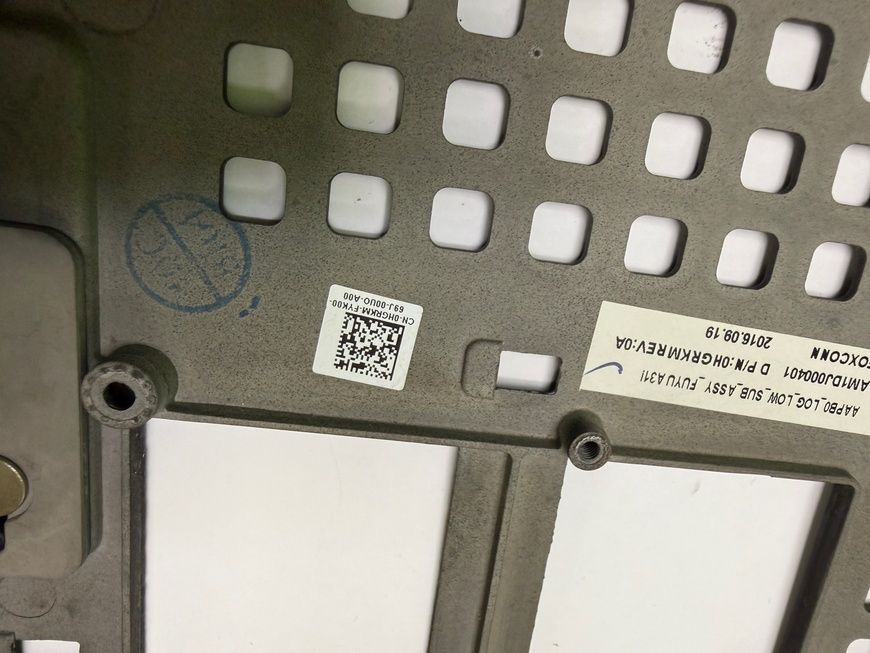 Нижня частина корпусу Dell Precision 7710 0HGRKM б/в 00-00002142 2378        фото